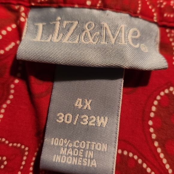 Liz & Me 4X‎ red floral embroidered button front short sleeve darted top - Picture 6 of 6